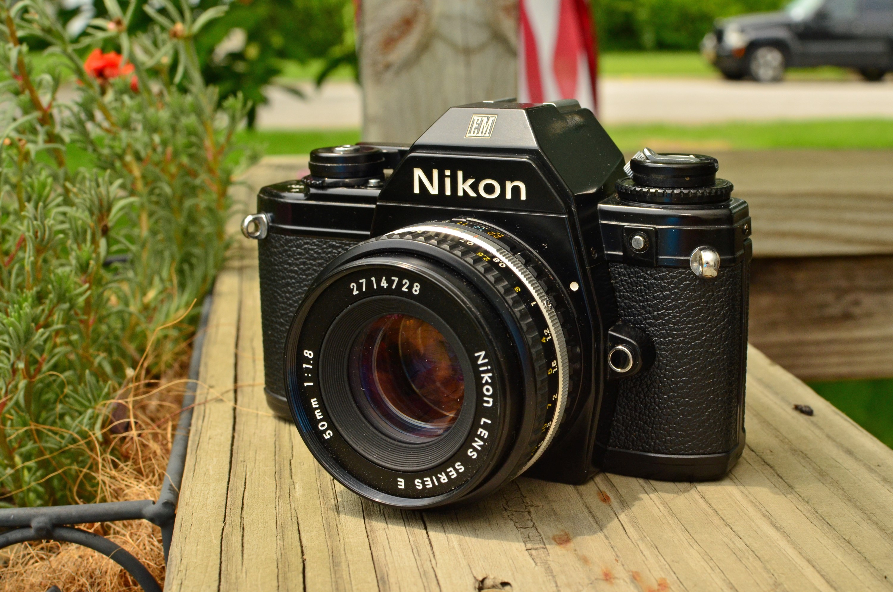 Nikon-EM-1.jpg
