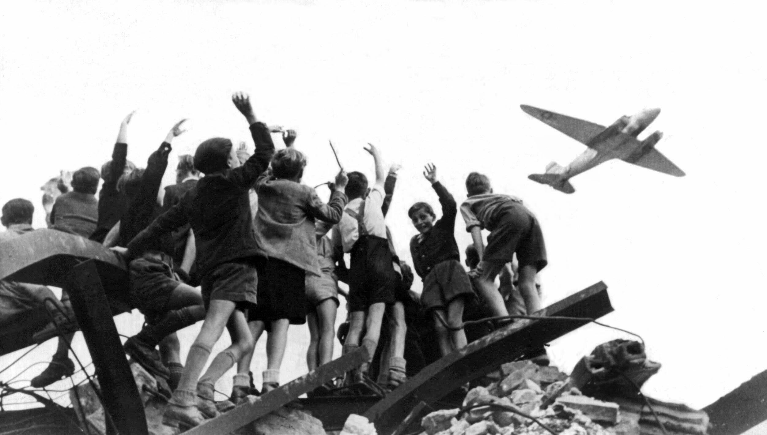 the-berlin-airlift-kg.jpg