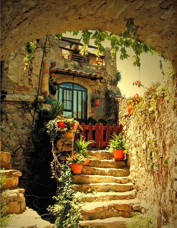 Cottage-house-beautiful-walk-way.jpg