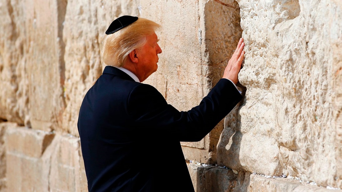 trump-jew-kippah-wailing-wall-israel2.jpg