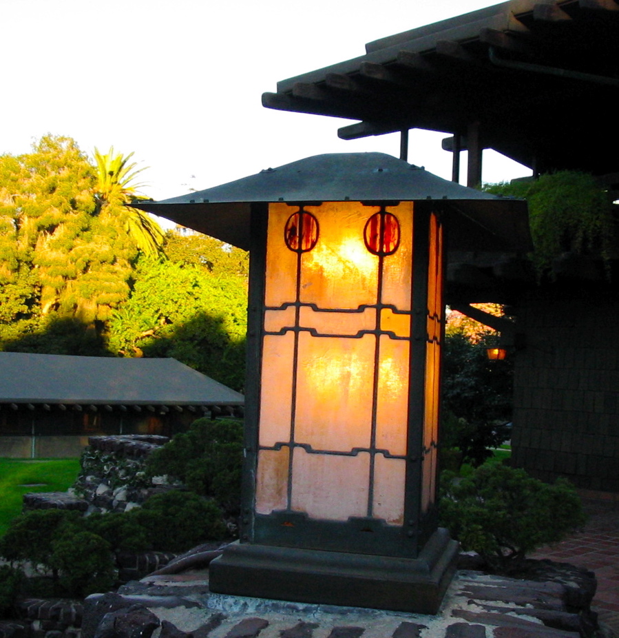 Gamble_House%2C_back_porch_lamp.jpg