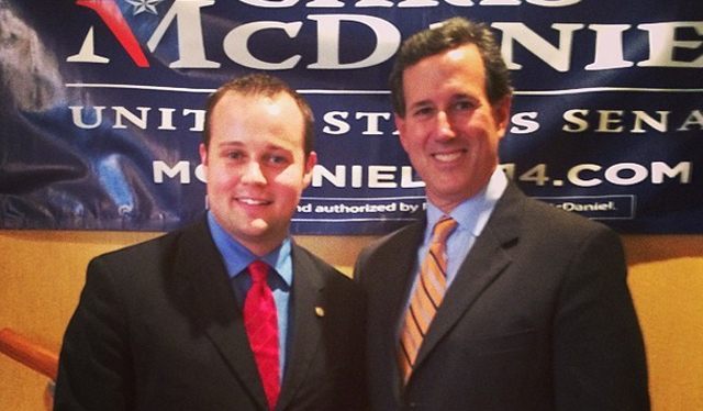 640_josh_duggar_santorum.jpg