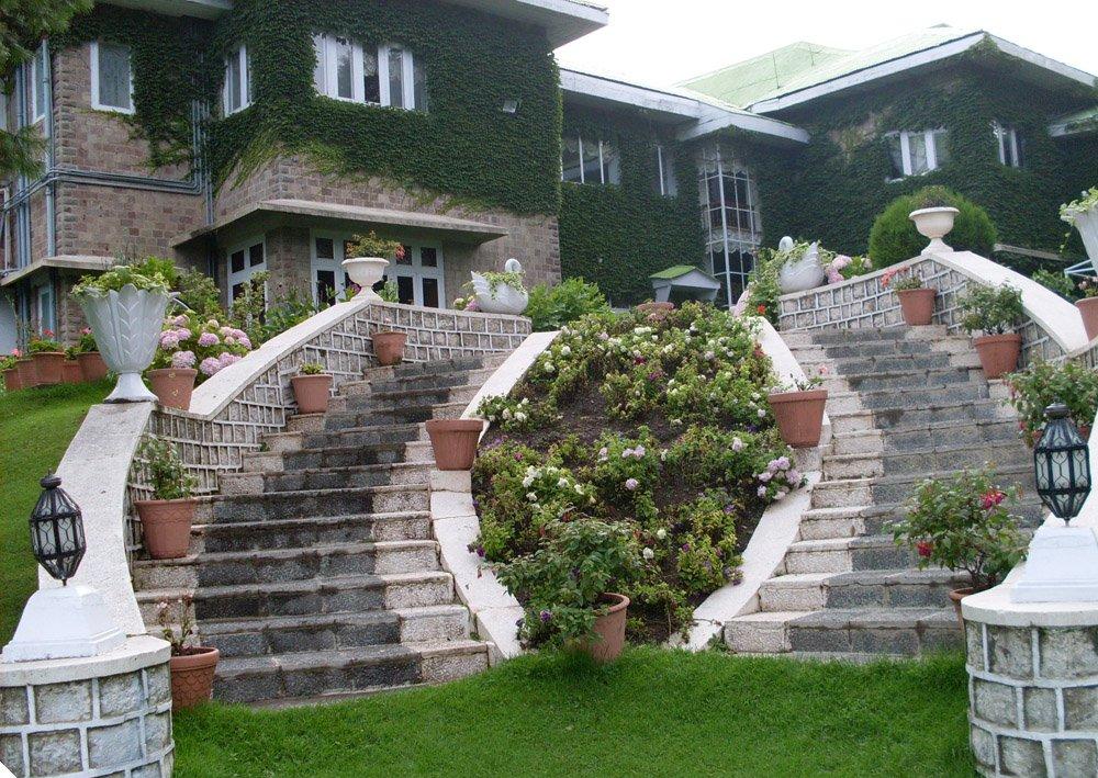 Murree-a-beatiful-stairs.jpg