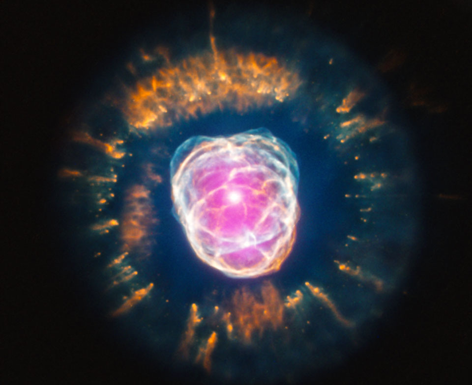 ngc2392_hubblechandra_960.jpg