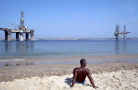 angola-oil-rigs-beach.jpg