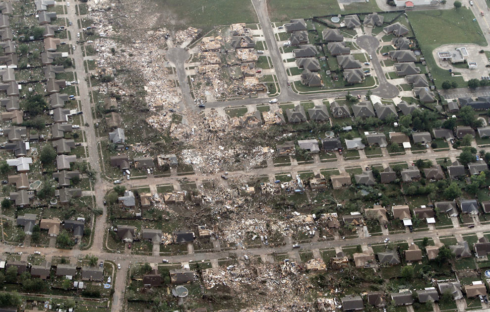 2013-moore-tornado-damage-east.png