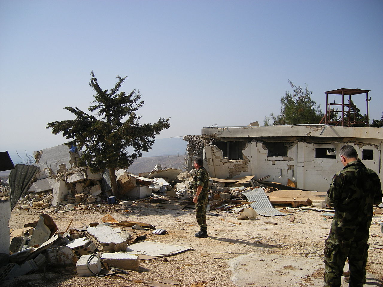 1280px-Destroyed_UN_base_in_Lebanon.jpg