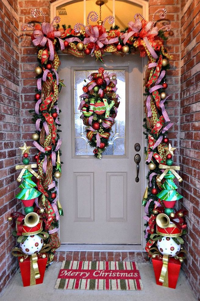 stunning-christmas-front-door-decor-ideas-8.jpg