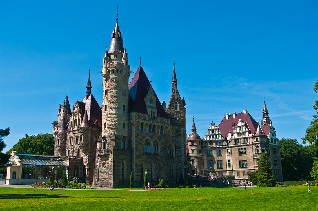 castle_in_moszna_by_ozyrus-d47bwho.jpg