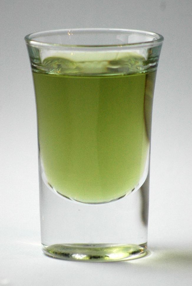 Schnapsglas_gr%C3%BCner_Chartreuse.jpg