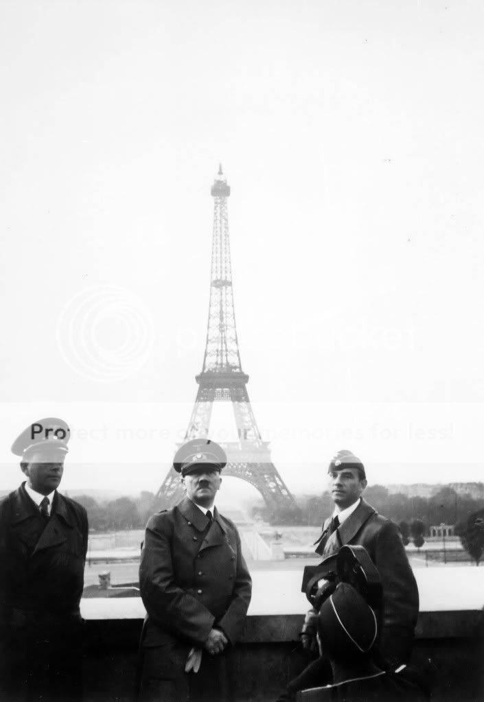 Adolf_Hitler_in_Paris_1940.jpg