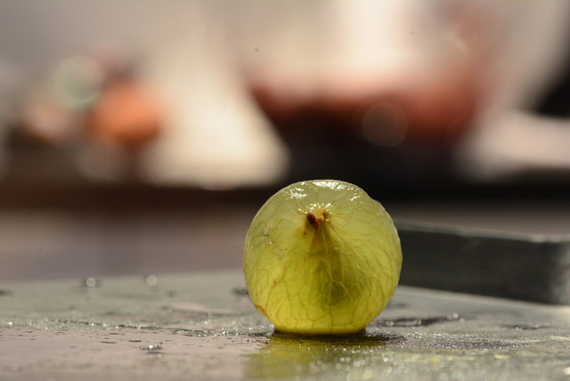 peeled_grape.jpg