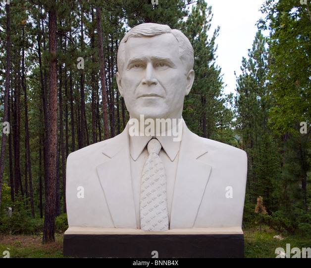 george-w-bush-bust-by-sculptor-david-adickes-at-presidents-park-in-bnnb4x.jpg