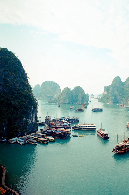 Ha-Long-Bay-Vietnam.jpg