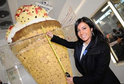 112082_worlds_largest_ice_cream_cone_Rimini.jpg