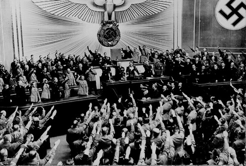 nazi_salute.jpg