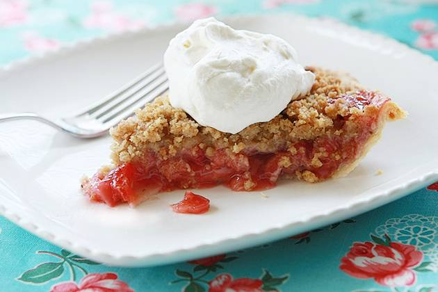 TK-Blog-Strawberry-Rhubarb-Pie-with-Streusel-Topping1.jpg