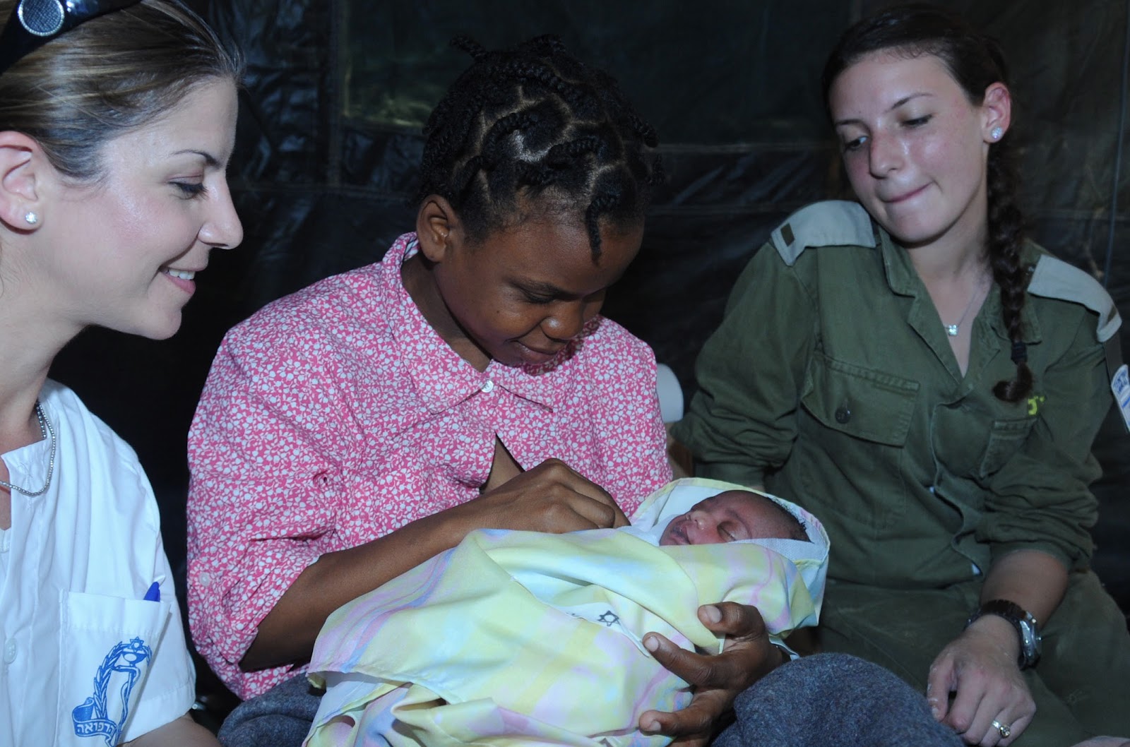 Israel+Defense+Forces;+First+Baby+Delivered+at+IDF+Field+Hospital+in+Haiti,+Jan+2010.jpg