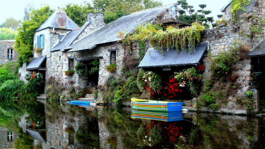 Cottage-House-on-the-River.jpg