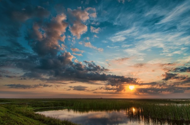 beautiful-sunset-over-the-florida-everglades--19471.jpg