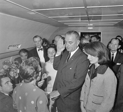lyndon_b_johnson_oath.jpg
