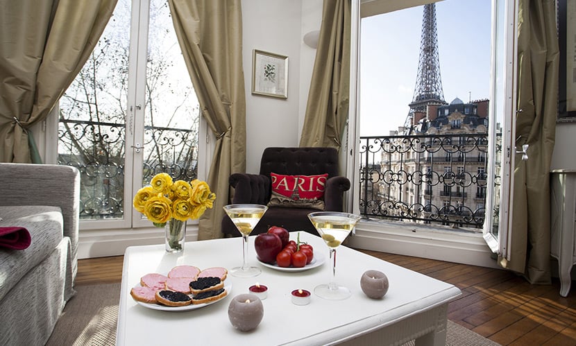 org_1-paris-apartment-with-eiffel-tower-view.jpg