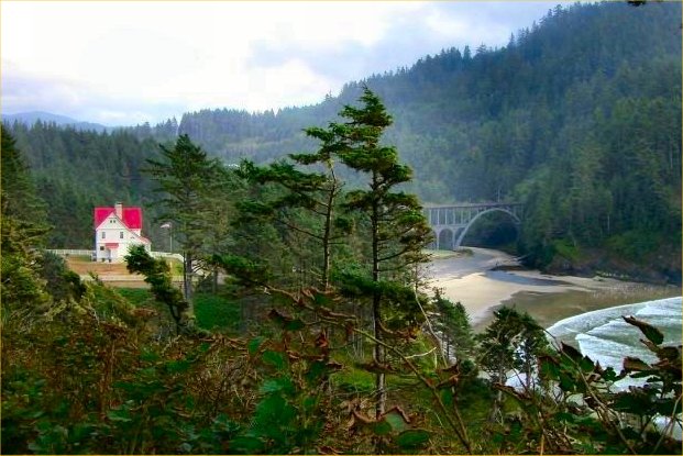 oregon-heceda-lightkeepers-house-bay1.jpg