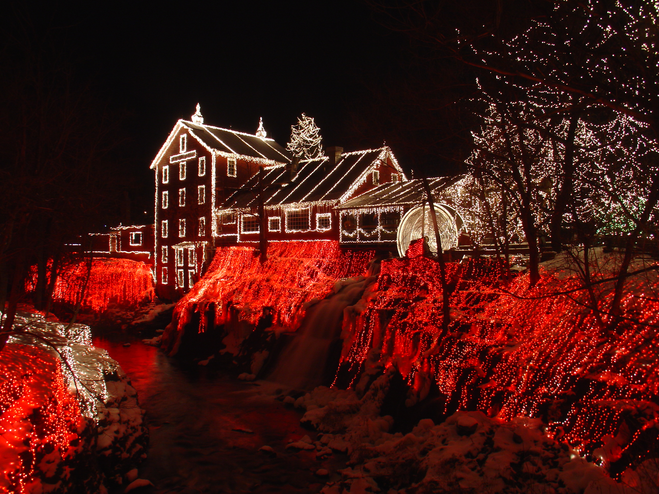 Clifton_Mill_Christmas_2005.JPG