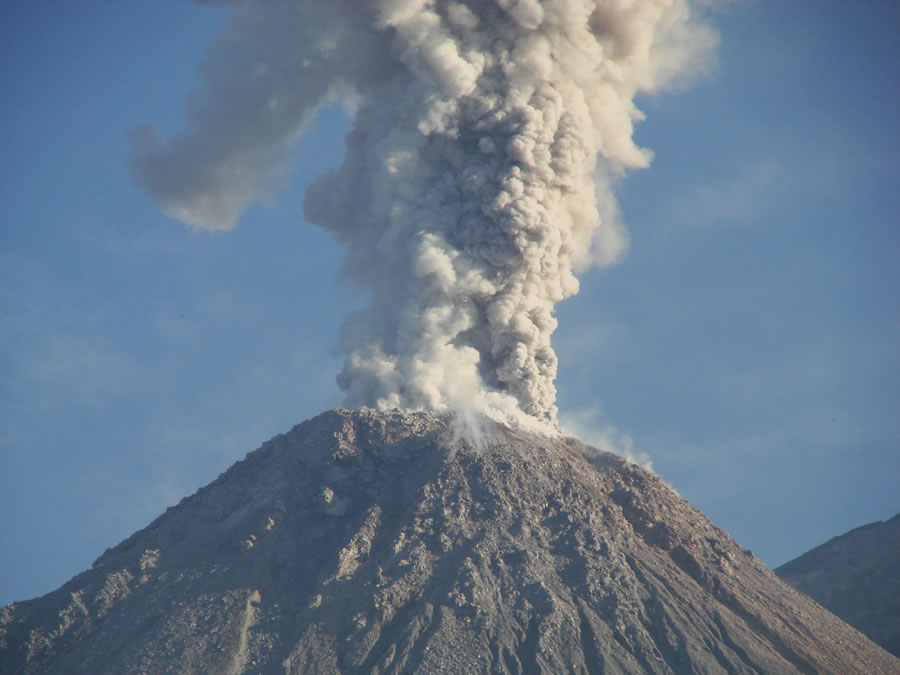 el-caliente-eruption-lg.jpg