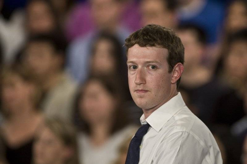Facebooks-Zuckerberg-pledges-Internet-access-to-refugee-camps.jpg