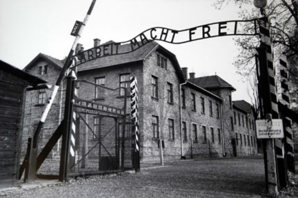 pic%5CA%5CU%5CAuschwitz%20concentration%20camp%20gate.jpg