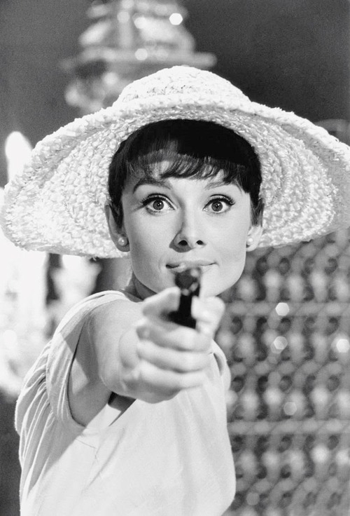 audrey-hepburn-black-and-white-vintage-Favim.com-771883.jpg
