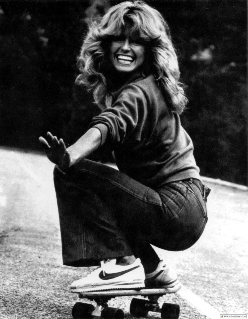 farrah-fawcett-on-skateboard.jpg
