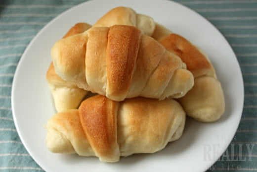 homemade_dinner_rolls1.jpg