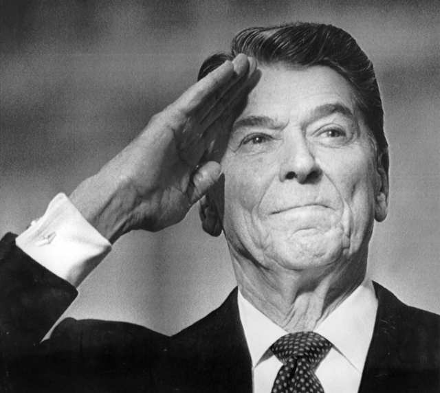 Ronald-Reagan-saluting-black-n-white.jpg
