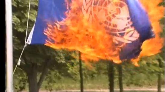 hutaree-clip-14-burning-un-flag.jpg