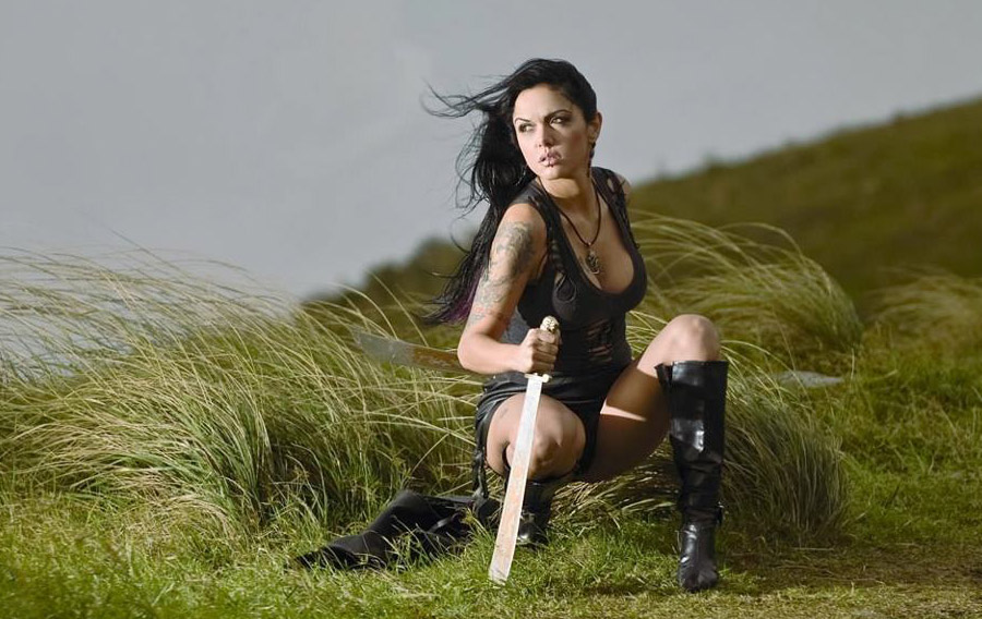 hot-warrior-girl-with-machete.jpg