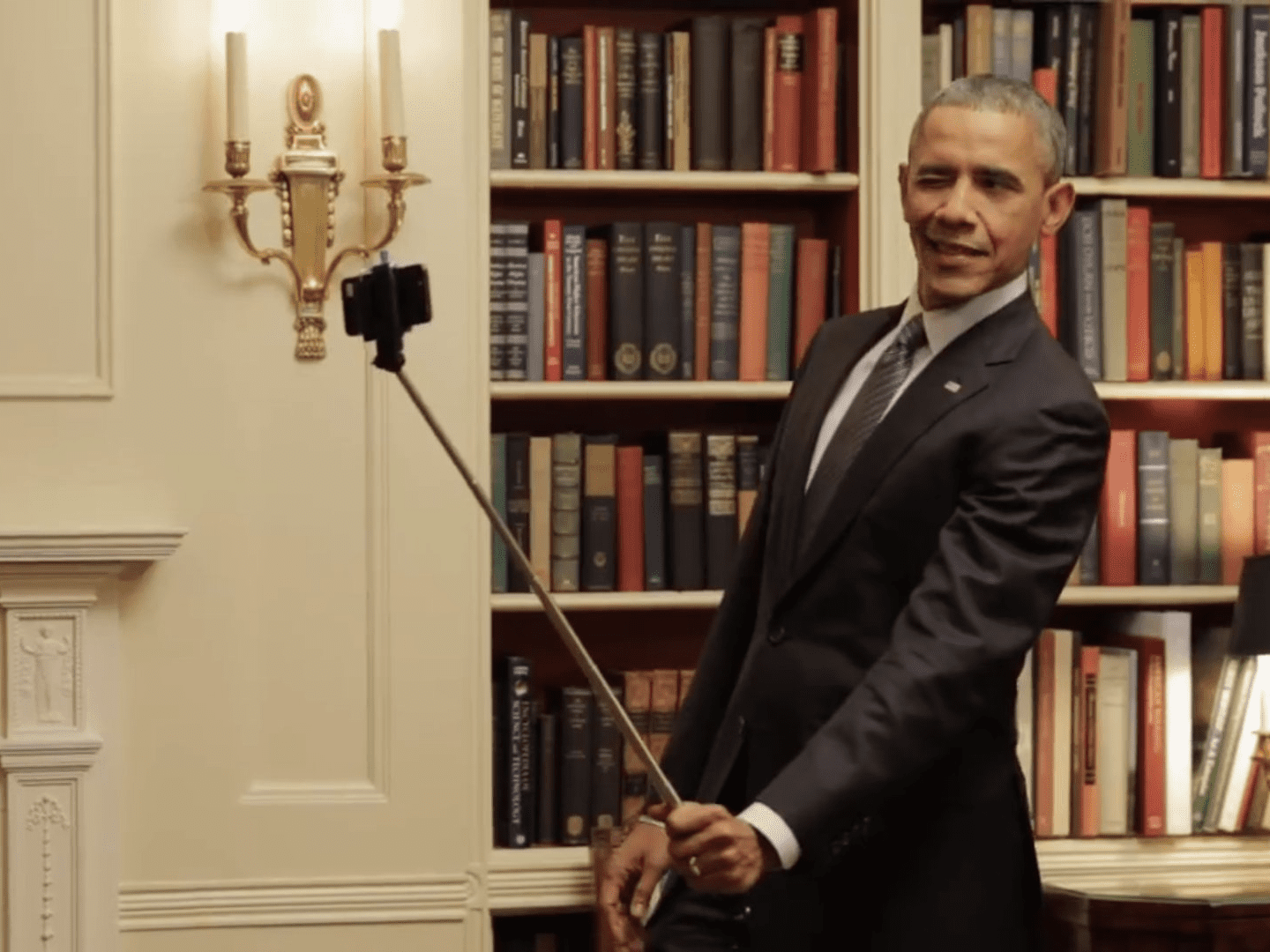 heres-president-obama-playing-with-a-selfie-stick.jpg