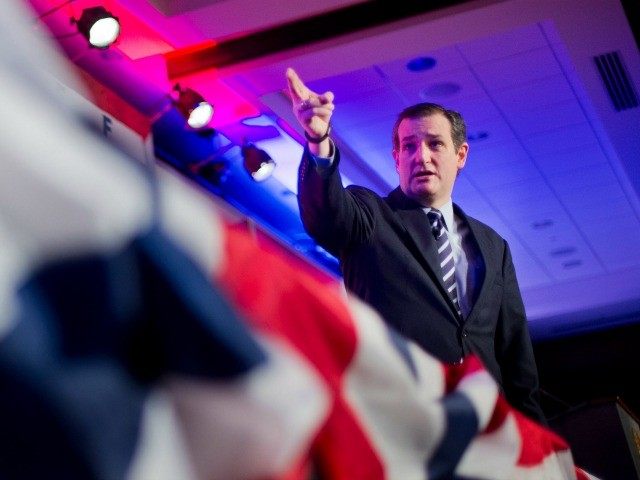 ted-cruz-pointing-flag-AP-640x480.jpg
