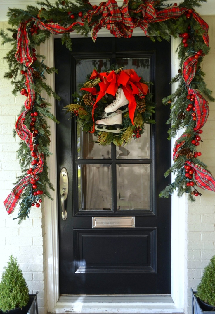 stunning-christmas-front-door-decor-ideas-36.jpg