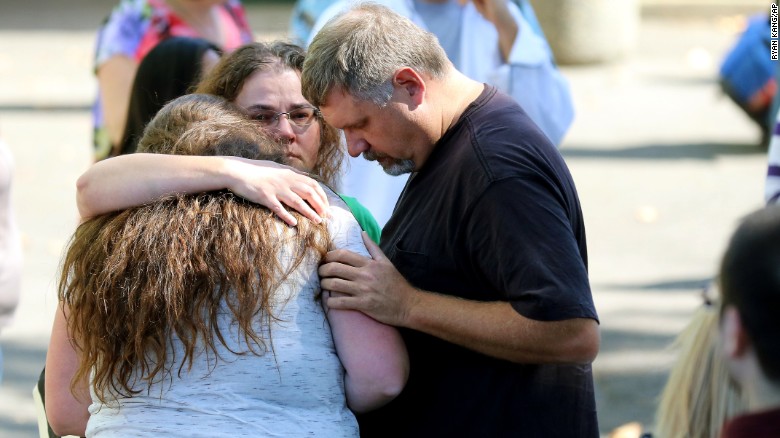 151001164312-12-oregon-shooting-exlarge-169.jpg