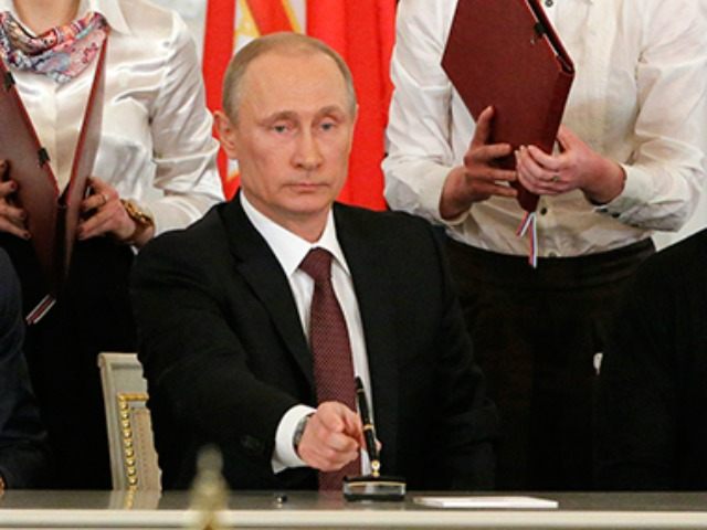putin-pen-Reuters-640x480.jpg