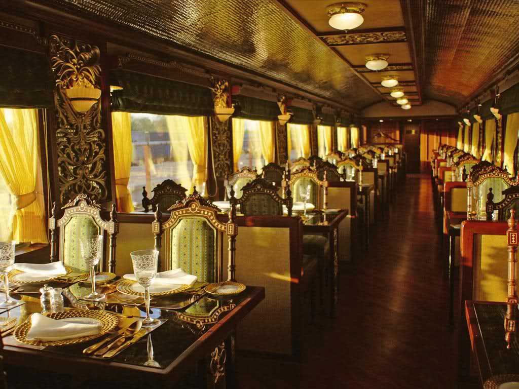 Luxury-Dining-Room-Interior.jpg