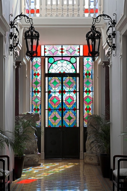 stained-glass-decor-ideas-for-indoor-and-outdoor-home-decor-20.jpg