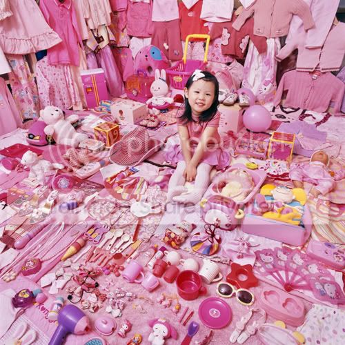 SeohyunandHerPinkThings_m.jpg