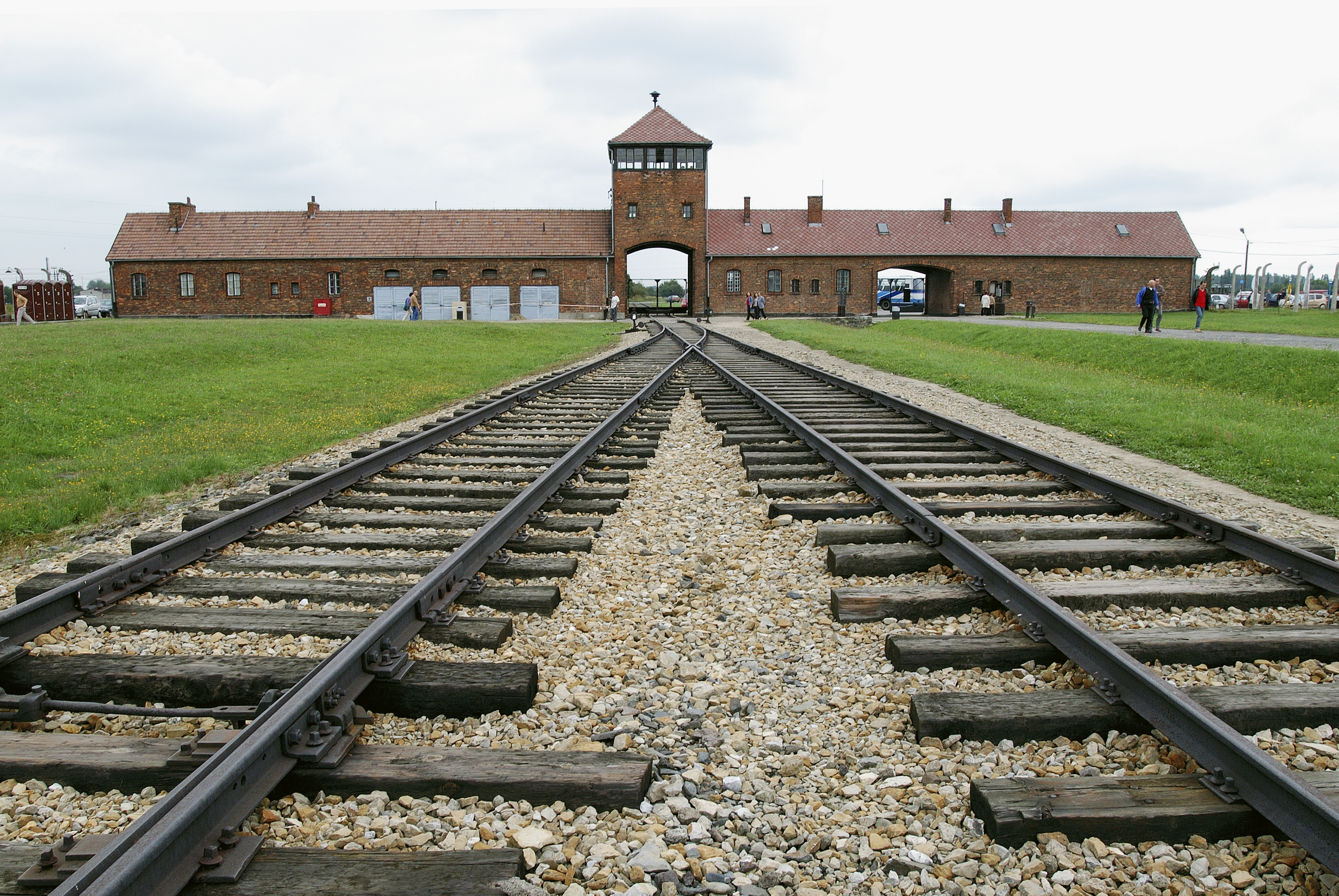 auschwitz-entrance.jpg