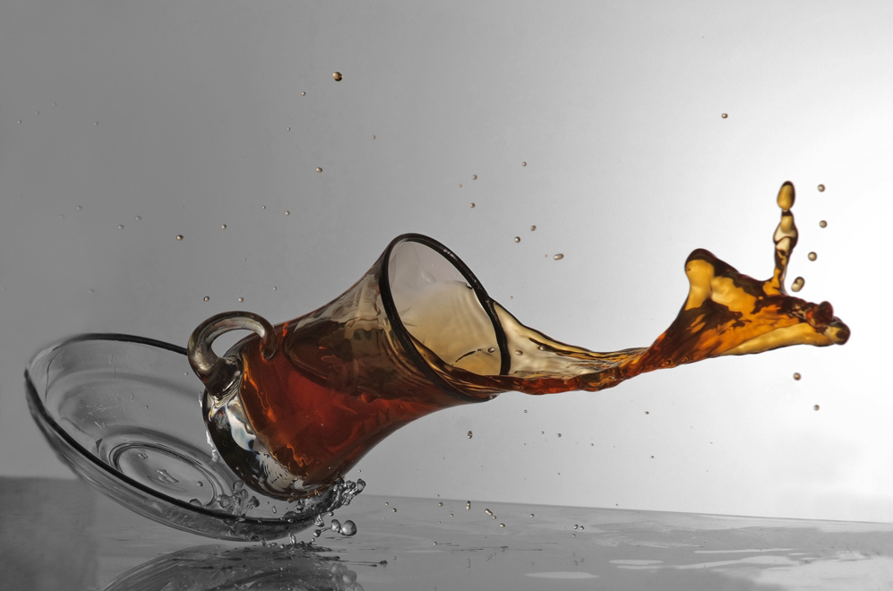 Cup_of_tea_(High_Speed_Photography)-MJ.jpg