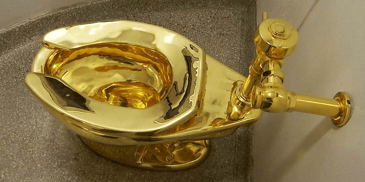 more-than-100000-people-have-now-sat-on-this-18-karat-solid-gold-toilet-in-new-york.jpg
