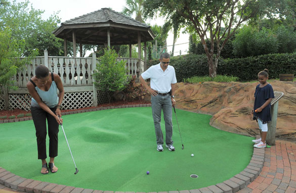 gal.obama.minigolf3.gi.jpg