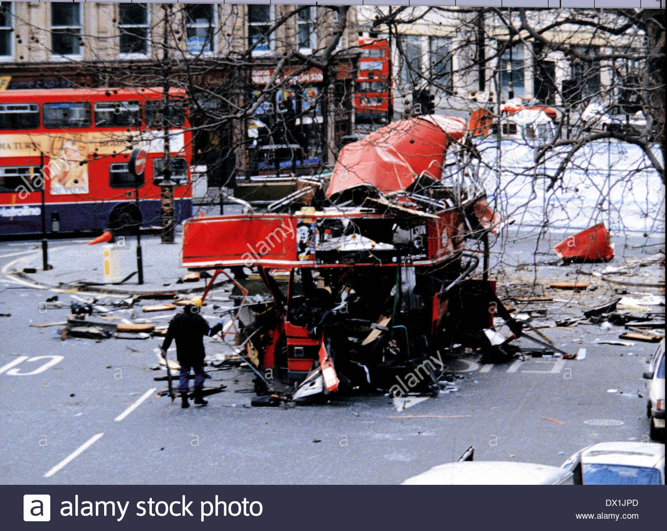 london-bus-destroyed-by-ira-bombing-aldwych-1996-DX1JPD.jpg